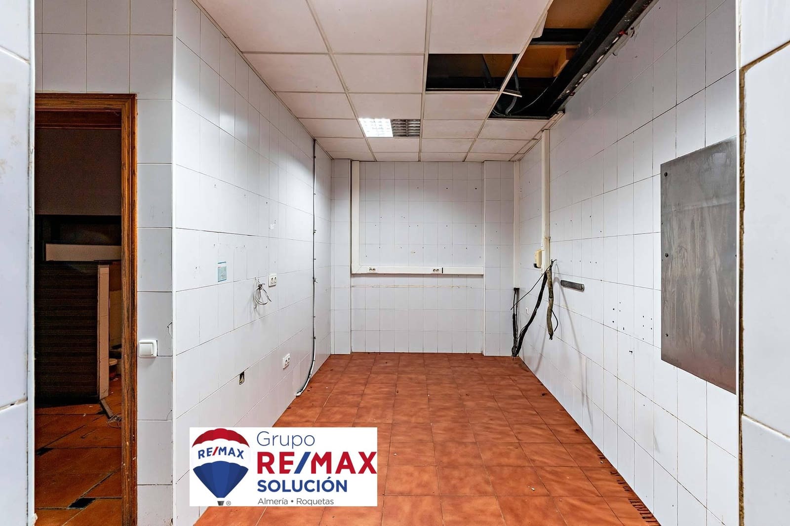 Local Comercial en Almería ciudad en alquiler - 1.200 € (Ref: 9296864)