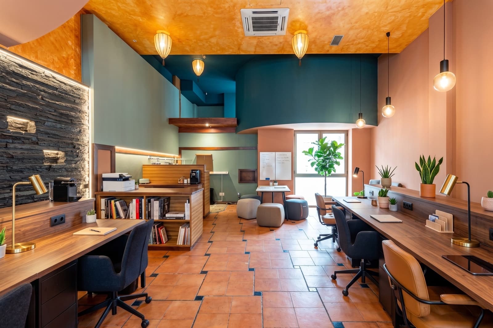 Local Comercial en Almería ciudad en alquiler - 1.200 € (Ref: 9296864)