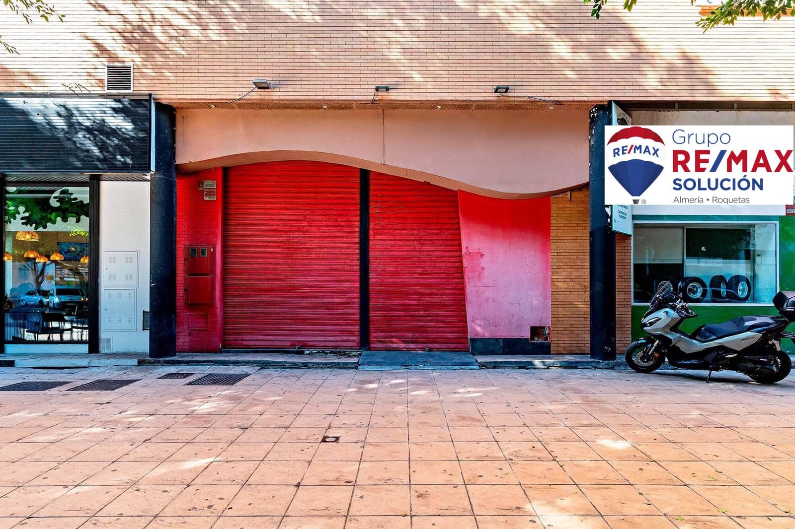 Local Comercial en Almería ciudad en alquiler - 1.200 € (Ref: 9296864)