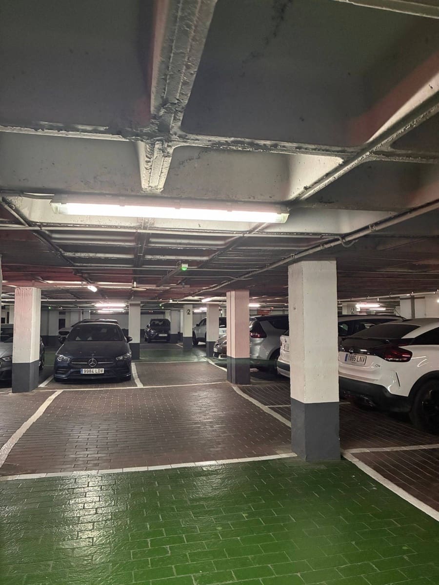 4 soveværelse Lejlighed til leje i Almeria by med garage - € 1.200 (Ref: 9312840)