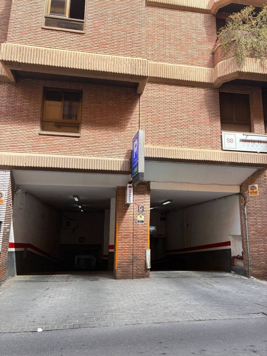 4 soveværelse Lejlighed til leje i Almeria by med garage - € 1.200 (Ref: 9312840)