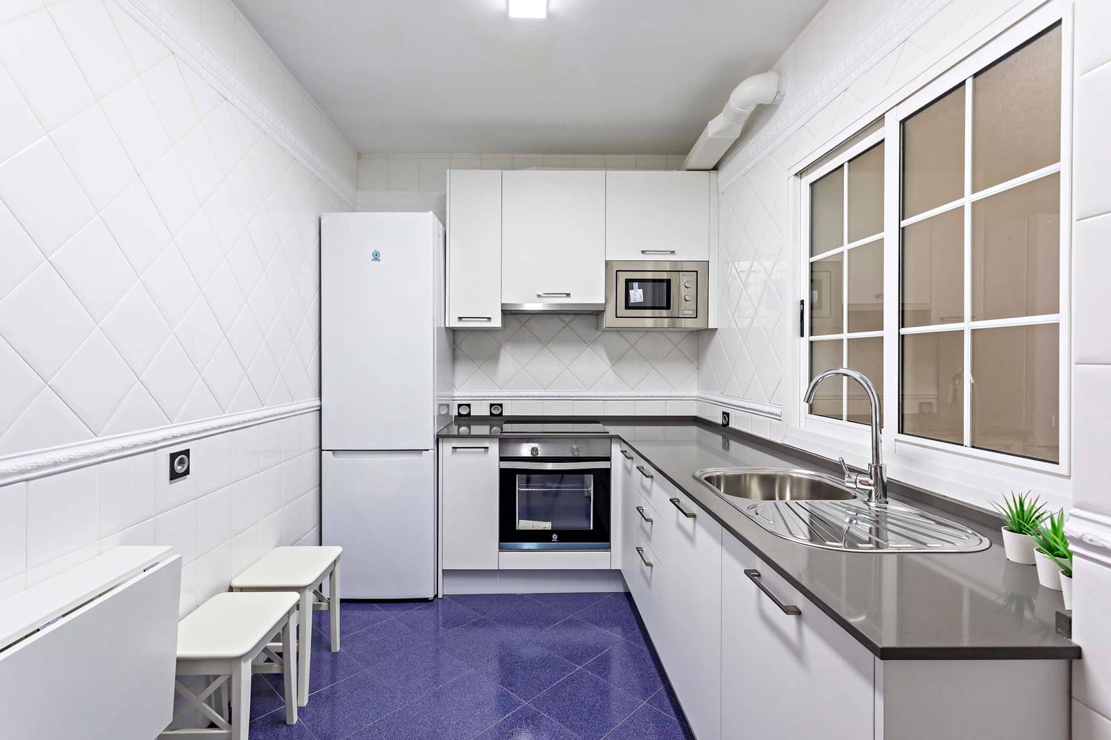 4 soveværelse Lejlighed til leje i Almeria by med garage - € 1.200 (Ref: 9312840)