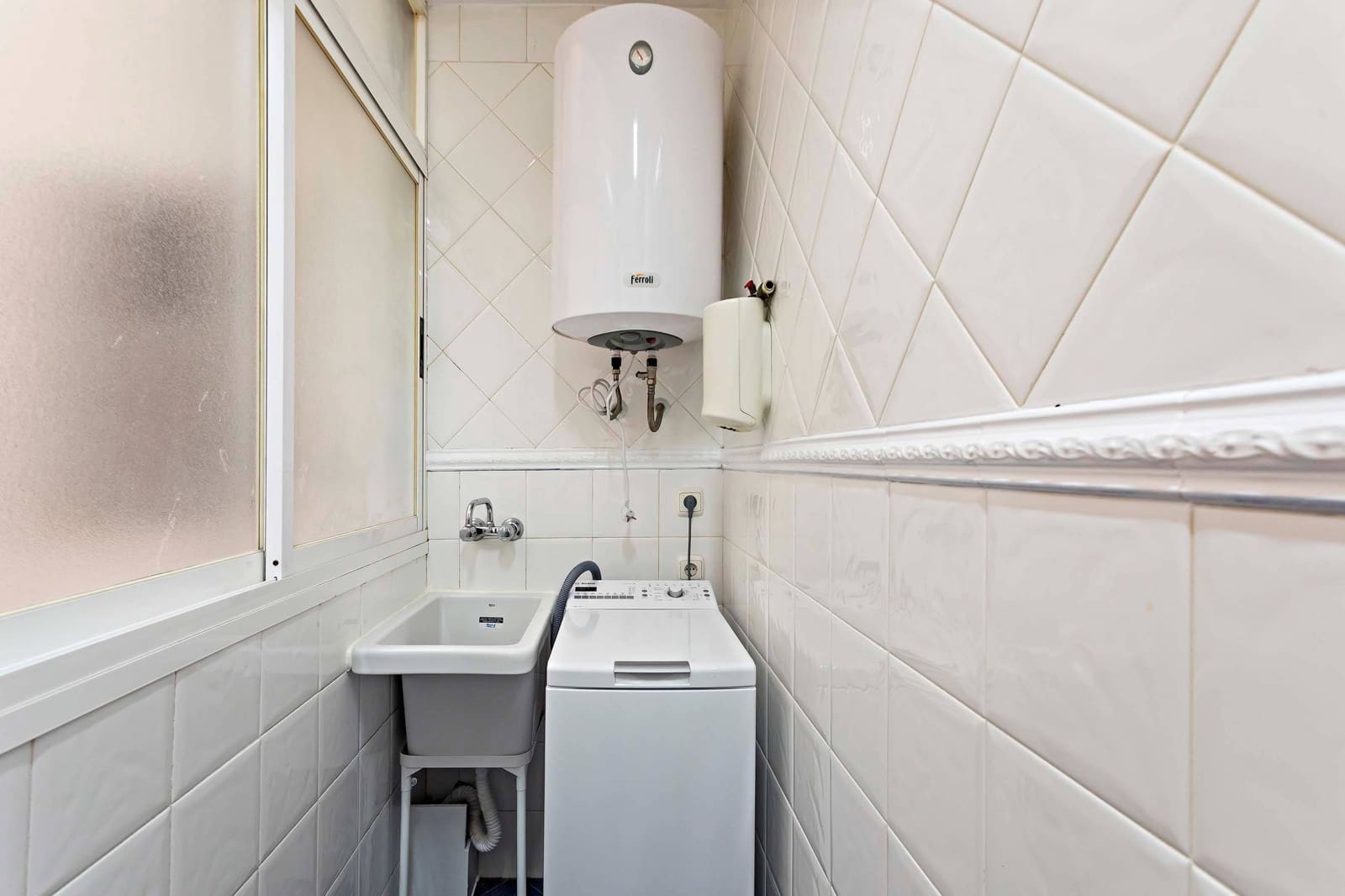 4 soveværelse Lejlighed til leje i Almeria by med garage - € 1.200 (Ref: 9312840)