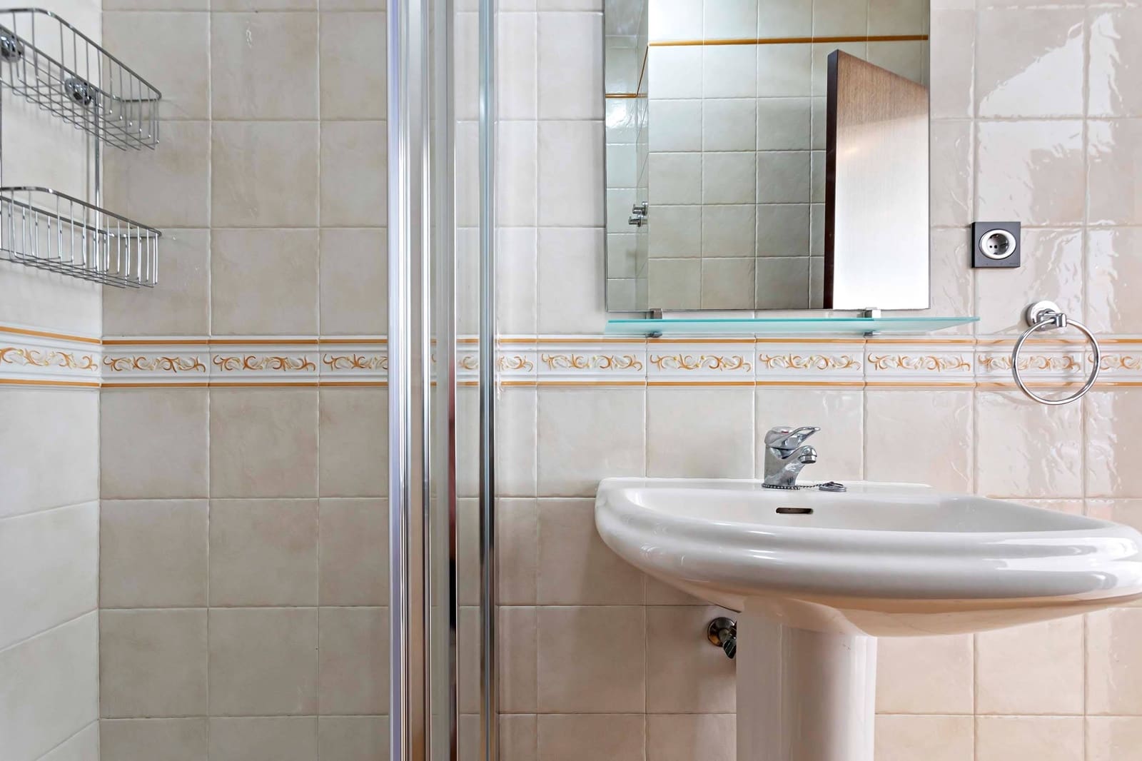 4 soveværelse Lejlighed til leje i Almeria by med garage - € 1.200 (Ref: 9312840)