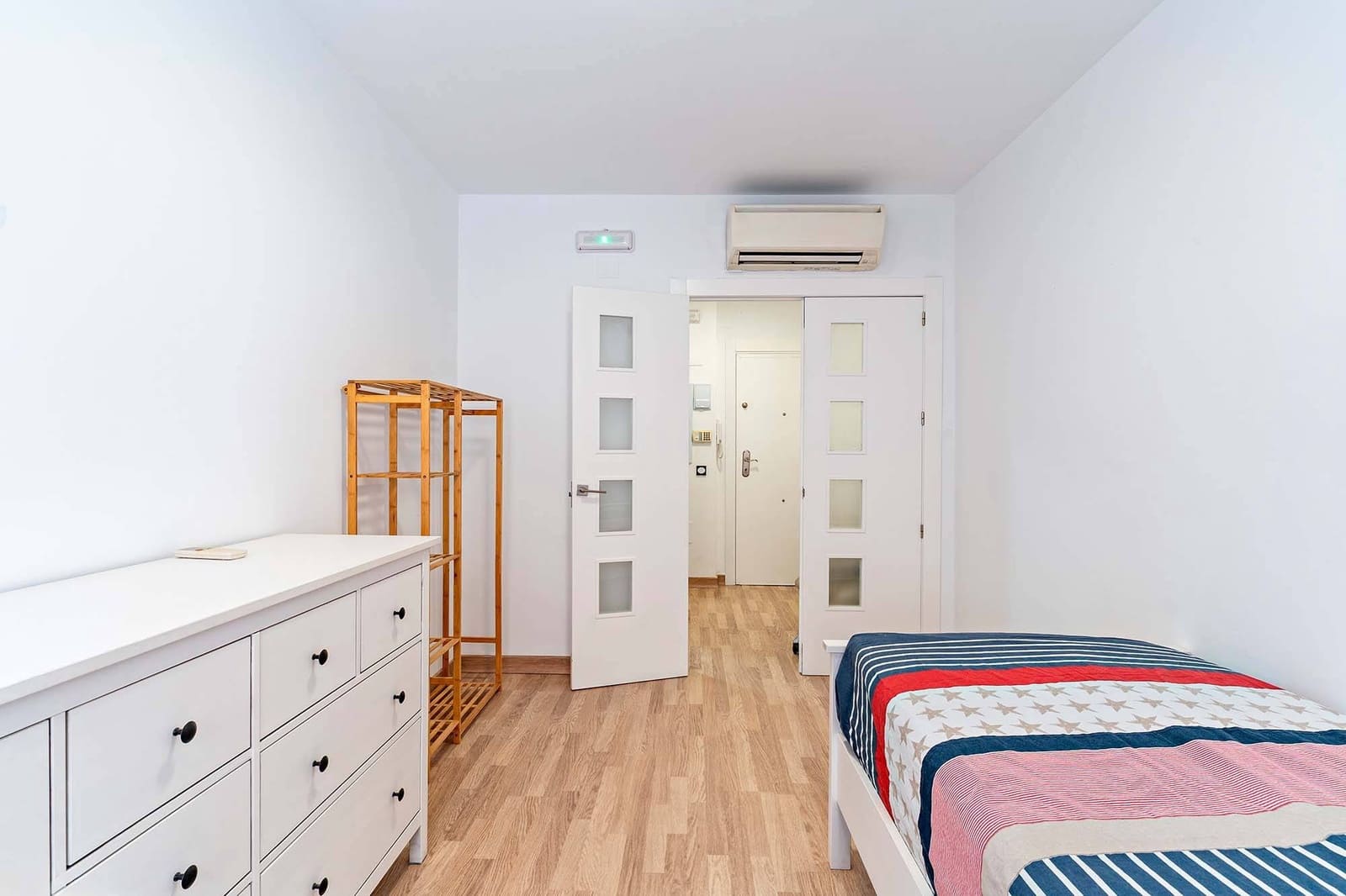 4 soveværelse Lejlighed til leje i Almeria by med garage - € 1.200 (Ref: 9312840)