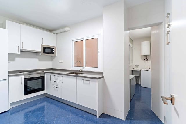 4 soveværelse Lejlighed til leje i Centro, Almería by med garage - € 1.200 (Ref: 9312840)