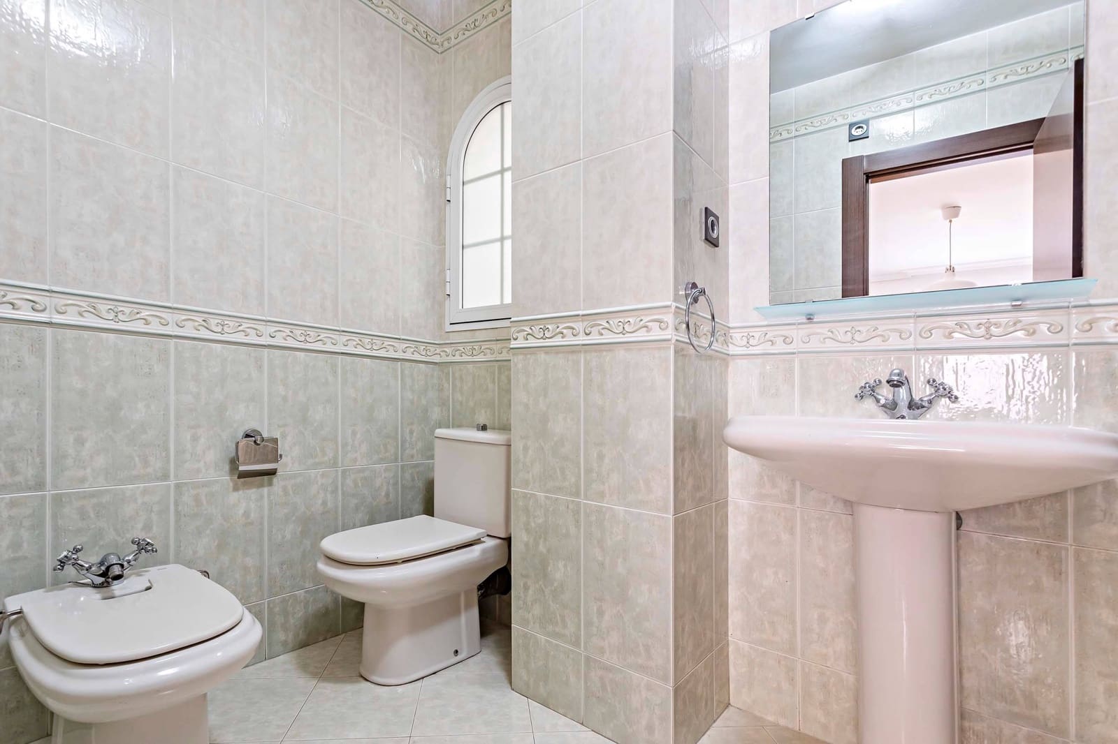 4 soveværelse Lejlighed til leje i Almeria by med garage - € 1.200 (Ref: 9312840)