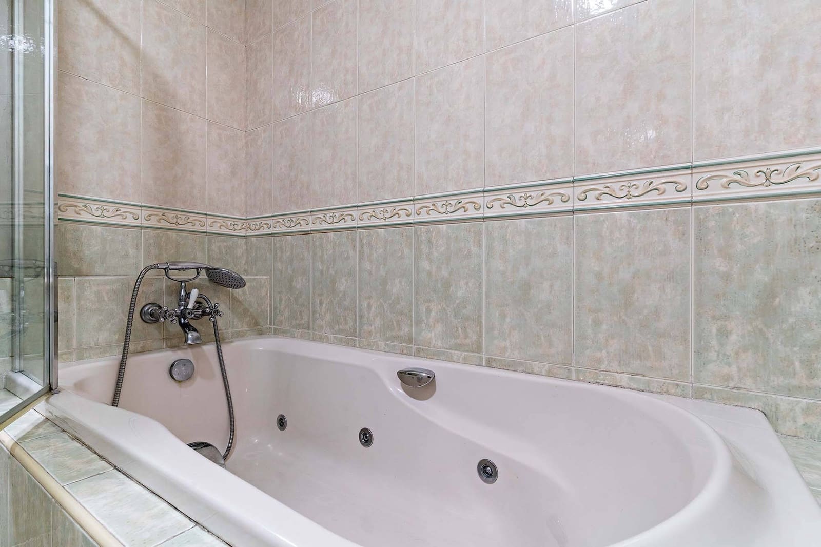 4 soveværelse Lejlighed til leje i Almeria by med garage - € 1.200 (Ref: 9312840)