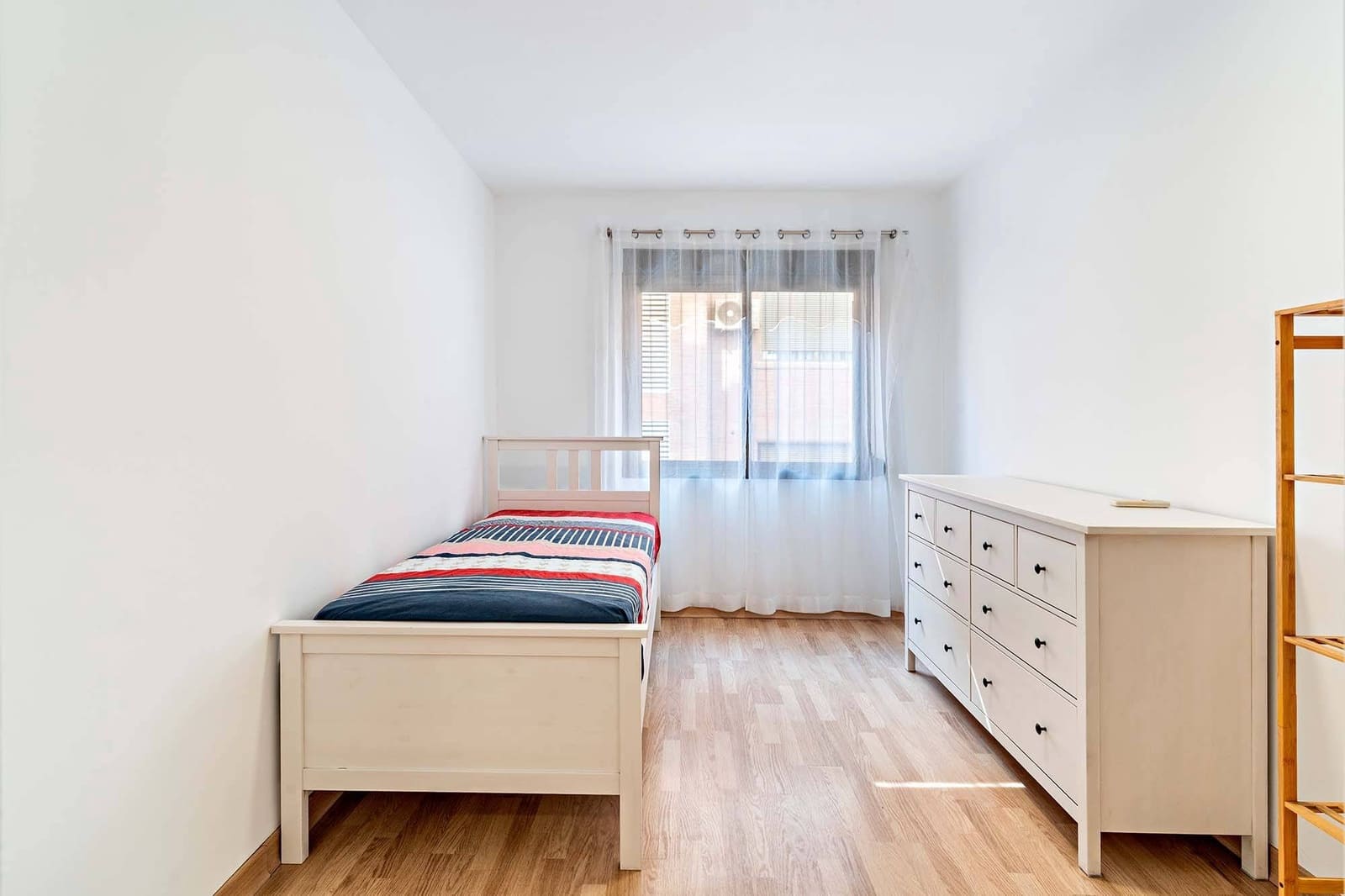 4 soveværelse Lejlighed til leje i Almeria by med garage - € 1.200 (Ref: 9312840)