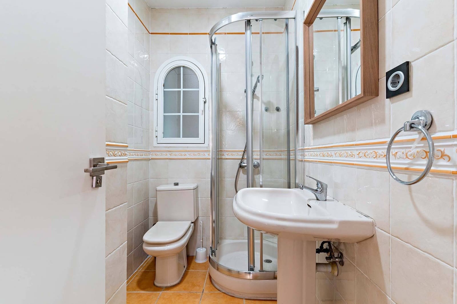 4 soveværelse Lejlighed til leje i Almeria by med garage - € 1.200 (Ref: 9312840)