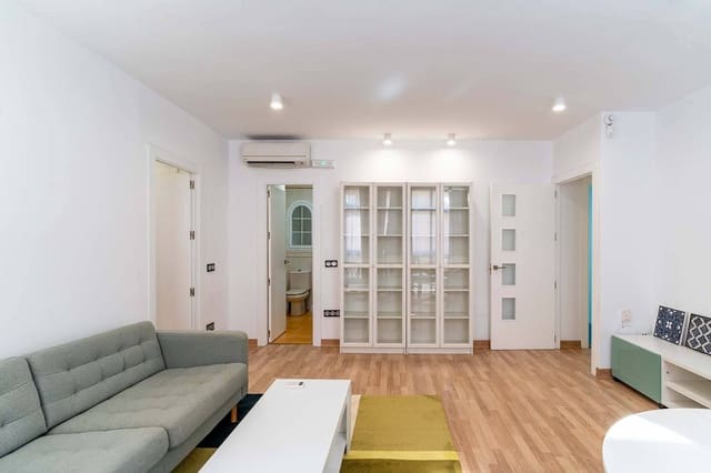 4 soveværelse Lejlighed til leje i Centro, Almería by med garage - € 1.200 (Ref: 9312840)