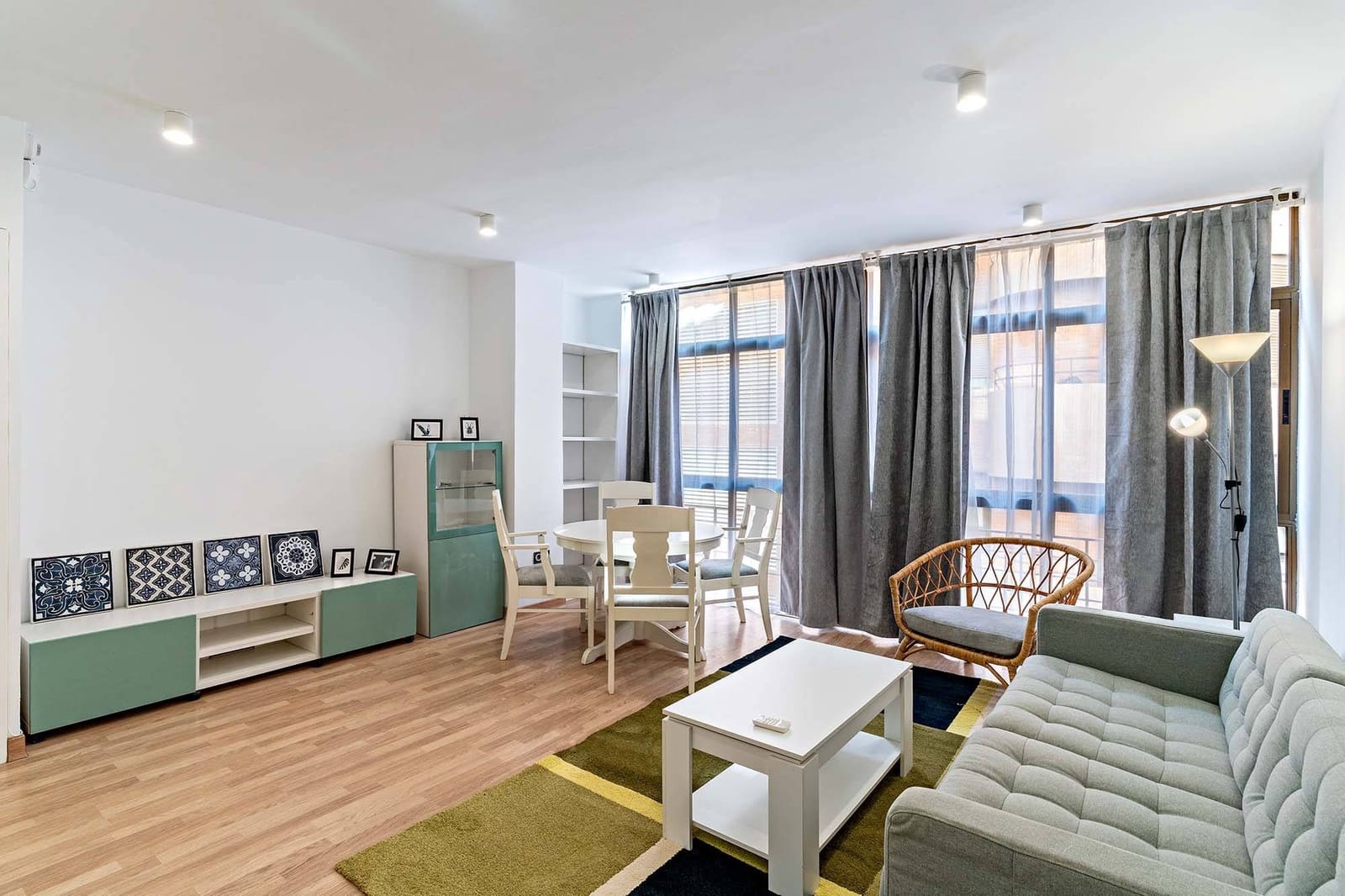 4 soveværelse Lejlighed til leje i Almeria by med garage - € 1.200 (Ref: 9312840)