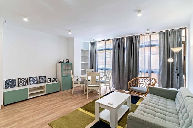 4 soveværelse Lejlighed til leje i Centro, Almería by med garage - € 1.200 (Ref: 9312840)