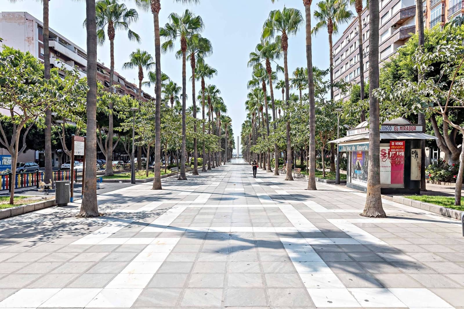 4 soveværelse Lejlighed til leje i Almeria by med garage - € 1.200 (Ref: 9312840)