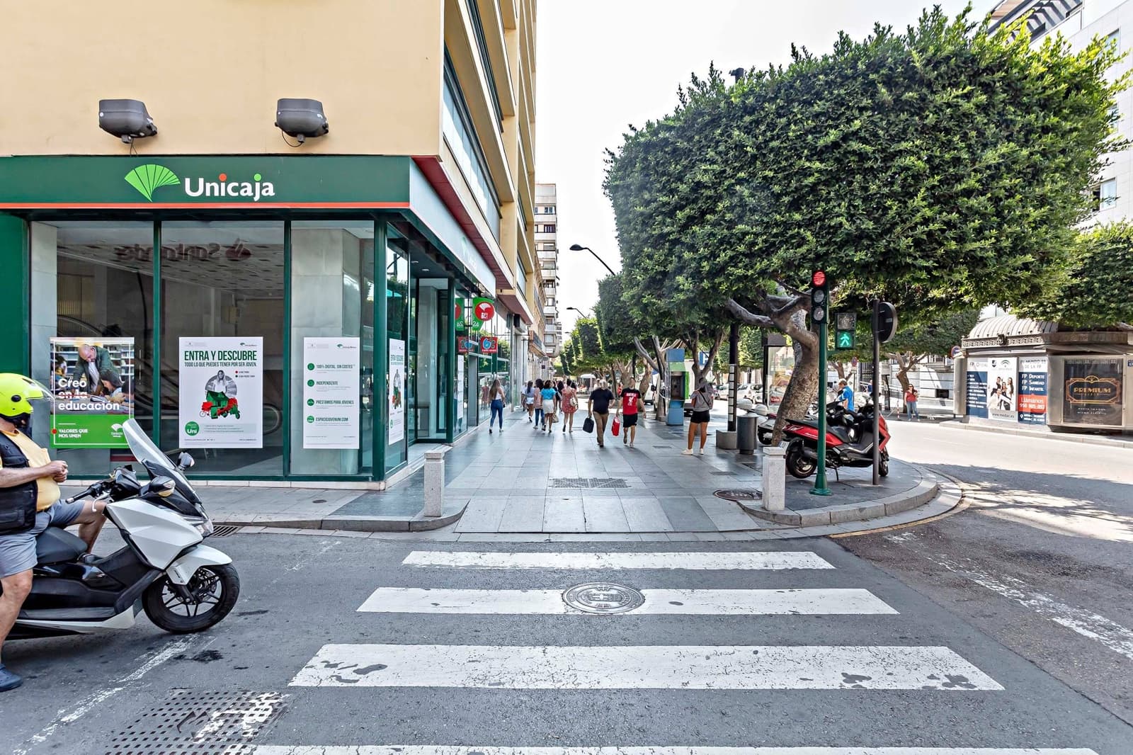 4 soveværelse Lejlighed til leje i Almeria by med garage - € 1.200 (Ref: 9312840)