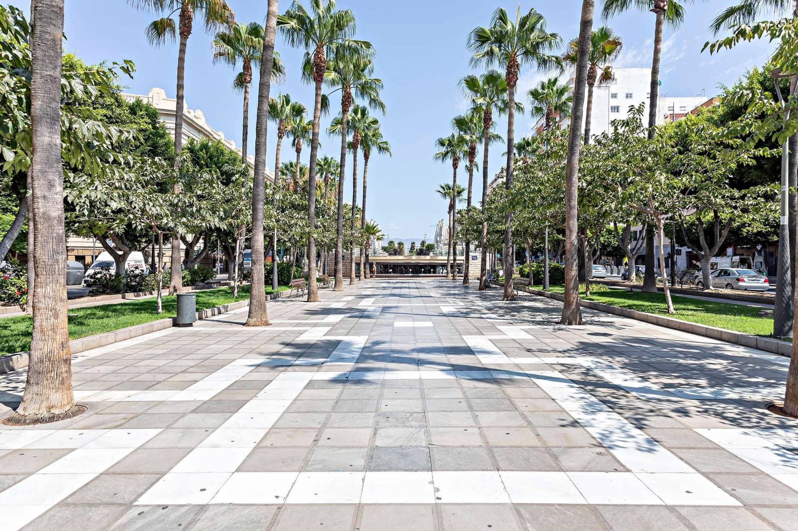 4 soveværelse Lejlighed til leje i Almeria by med garage - € 1.200 (Ref: 9312840)