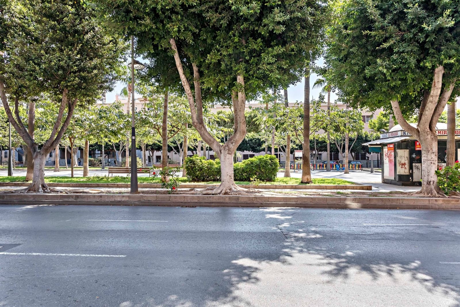 4 soveværelse Lejlighed til leje i Almeria by med garage - € 1.200 (Ref: 9312840)