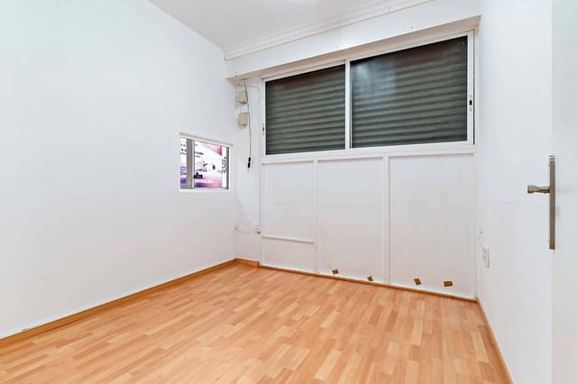 Local Commercial à vendre à Almería ville - 120 000 € (Ref: 9321875)