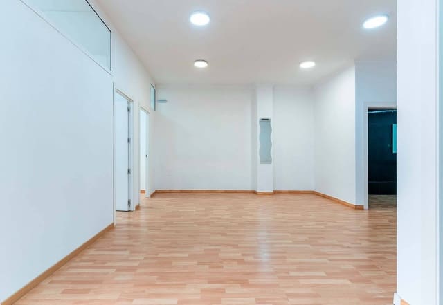 Local Commercial à vendre à Almería ville - 120 000 € (Ref: 9321875)