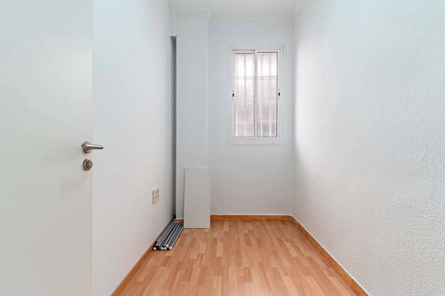 Local Commercial à vendre à Almería ville - 120 000 € (Ref: 9321875)