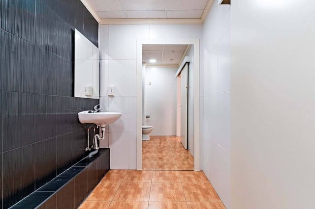 Local Commercial à vendre à Almería ville - 120 000 € (Ref: 9321875)