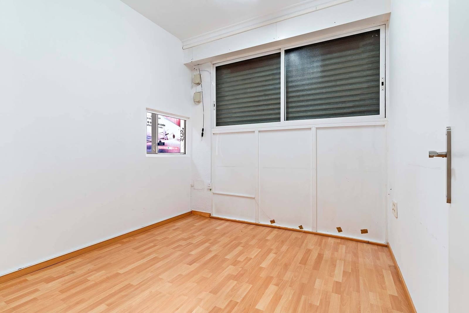 Commercial for sale in Almeria city - € 120,000 (Ref: 9321875)