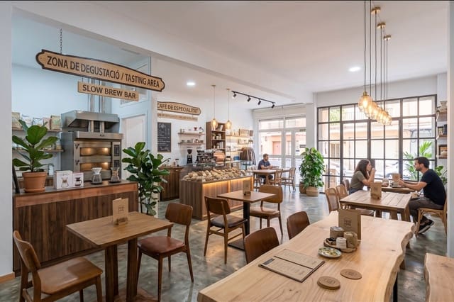 Local Comercial en Almería ciudad en venta - 120.000 € (Ref: 9321875)