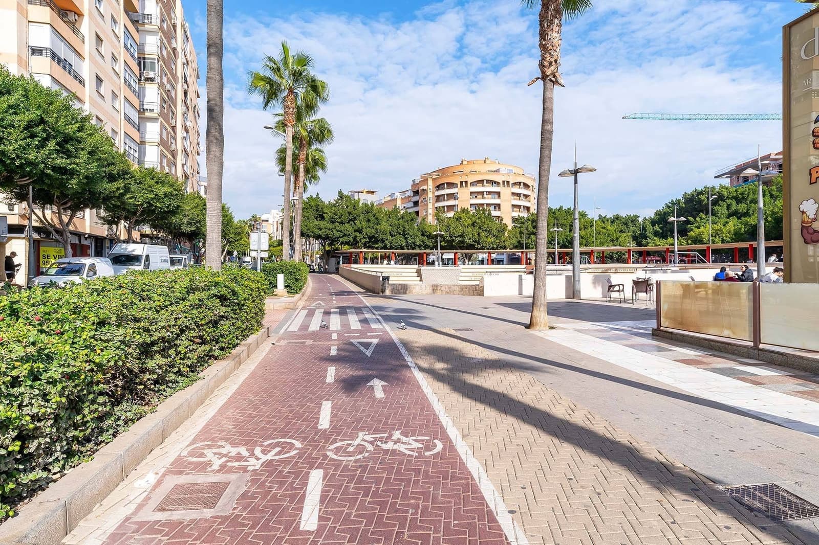 Commercial for sale in Almeria city - € 120,000 (Ref: 9321875)
