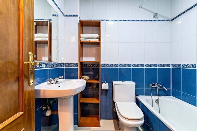 2 slaapkamer Appartement te koop in Roquetas de Mar met garage - € 115.000 (Ref: 9344747)