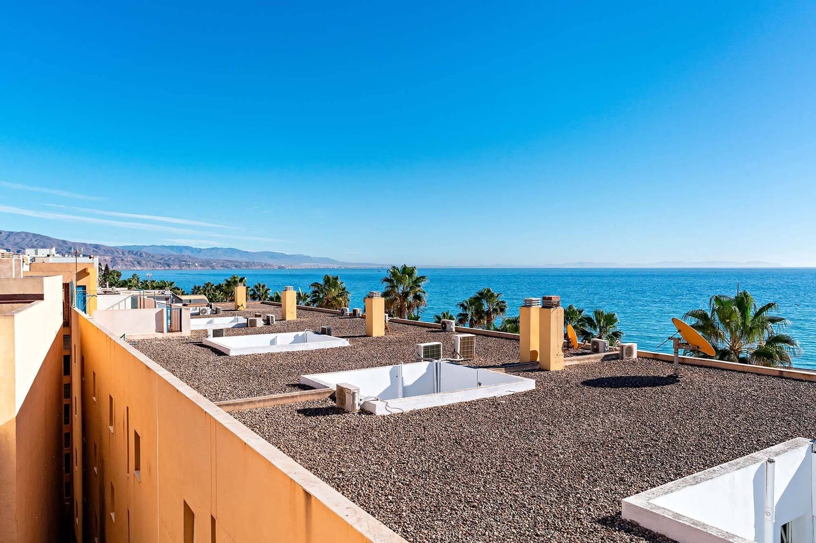 2 bedroom Apartment for sale in Roquetas de Mar with garage - € 115,000 (Ref: 9344747)