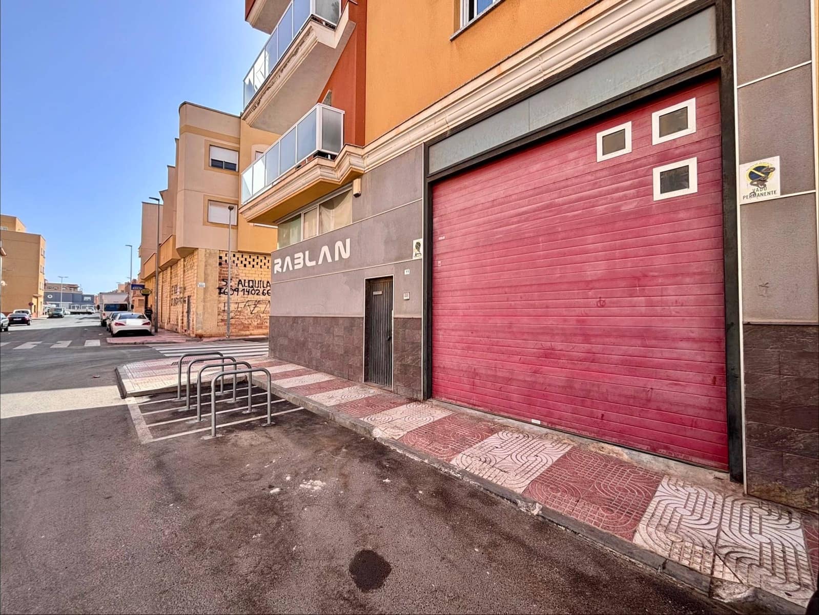 Komercyjne na sprzedaż w Roquetas de Mar - 110 000 € (Ref: 9349518)