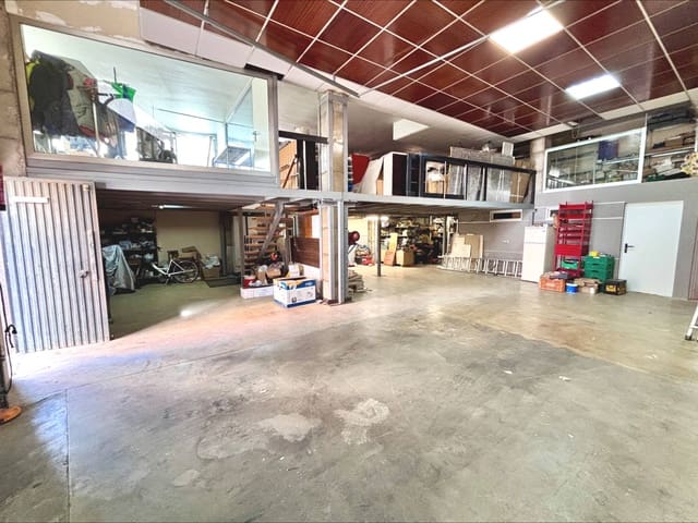 Kaupallinen myytävänä paikassa Roquetas de Mar - 110 000 € (Ref: 9349518)