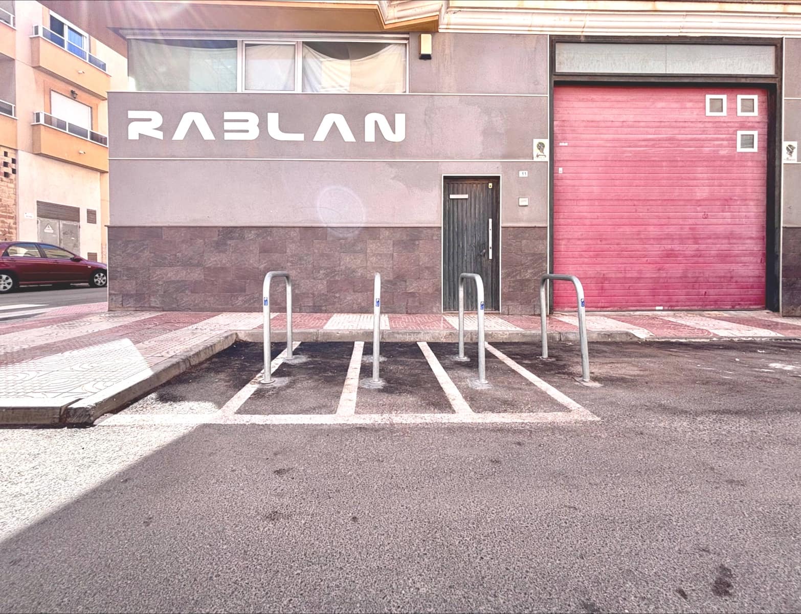 Komercyjne na sprzedaż w Roquetas de Mar - 110 000 € (Ref: 9349518)