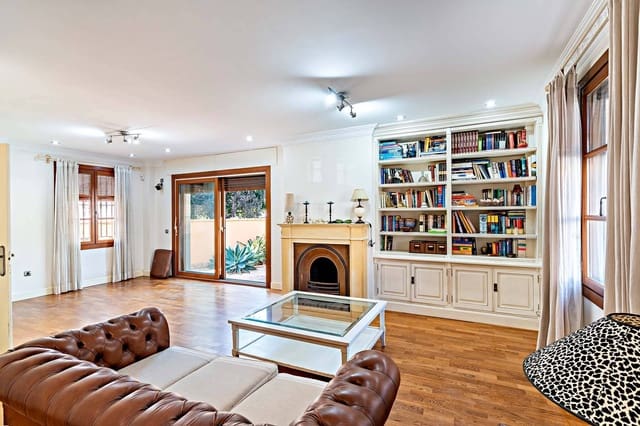 4 soveværelse Villa til salg i Almería by med garage - € 690.000 (Ref: 9367486)