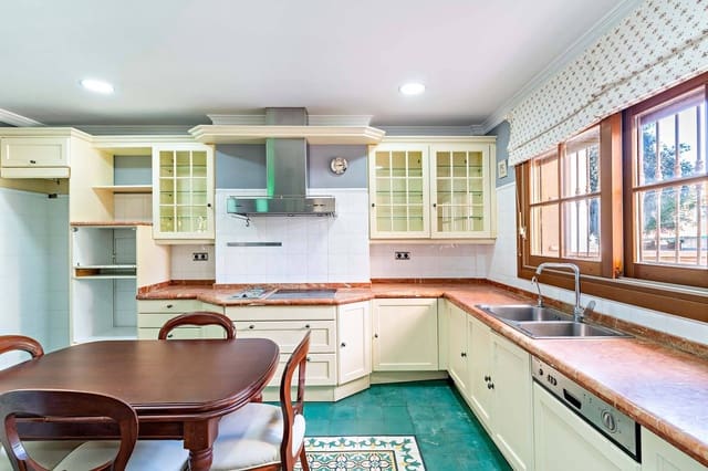 4 soveværelse Villa til salg i Almería by med garage - € 690.000 (Ref: 9367486)