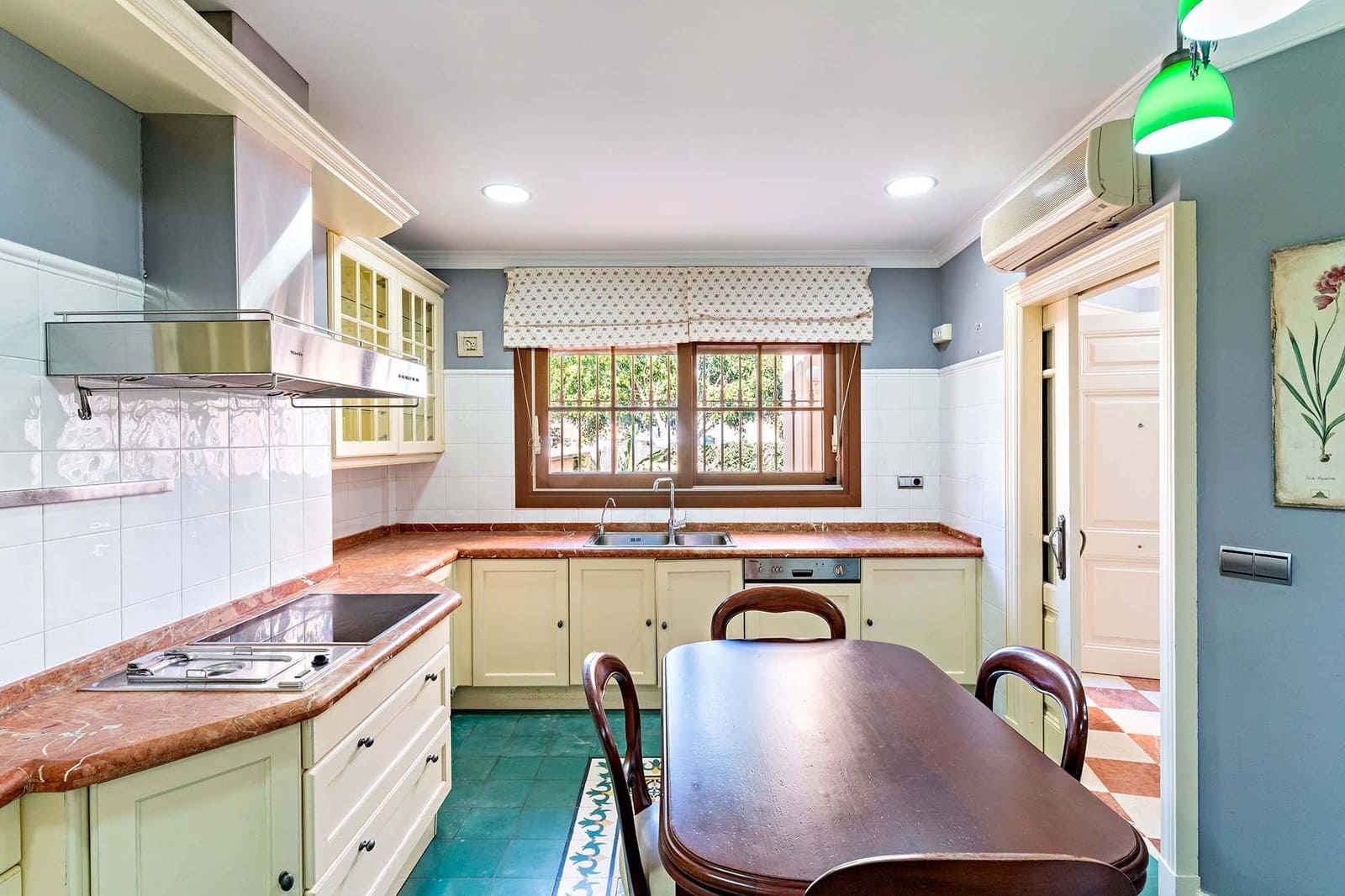 4 soveværelse Villa til salg i Almeria by med garage - € 690.000 (Ref: 9367486)