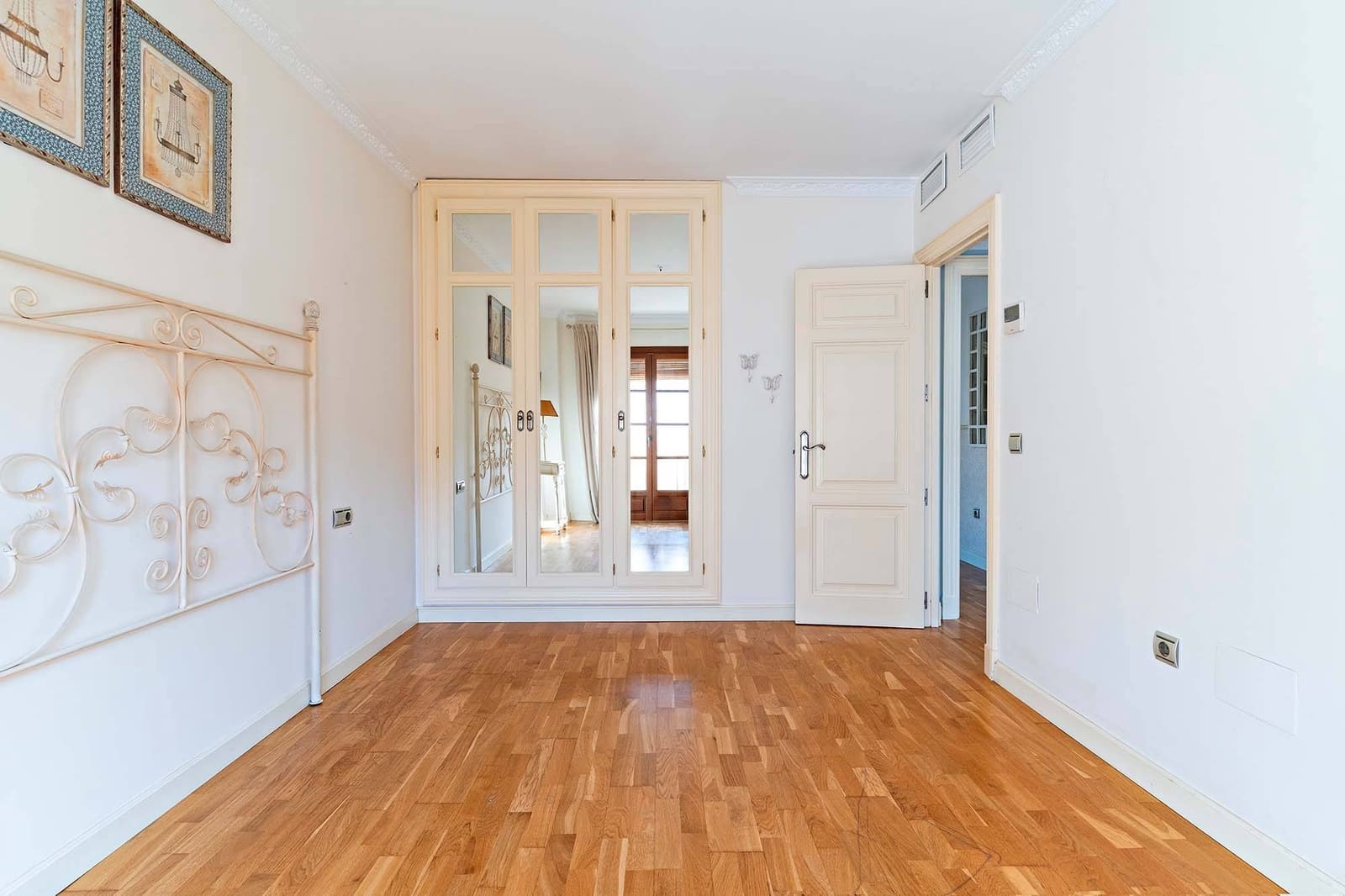 4 soveværelse Villa til salg i Almeria by med garage - € 690.000 (Ref: 9367486)