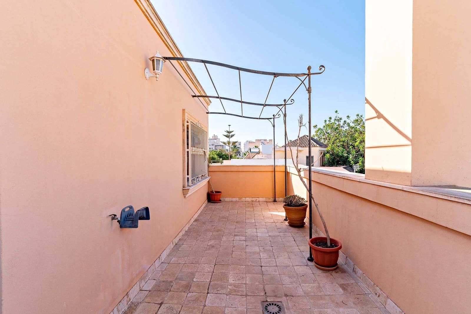 4 soveværelse Villa til salg i Almeria by med garage - € 690.000 (Ref: 9367486)