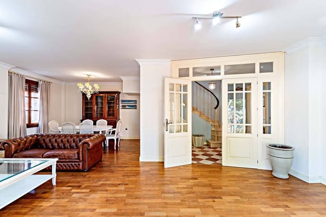 4 soveværelse Villa til salg i Almería by med garage - € 690.000 (Ref: 9367486)