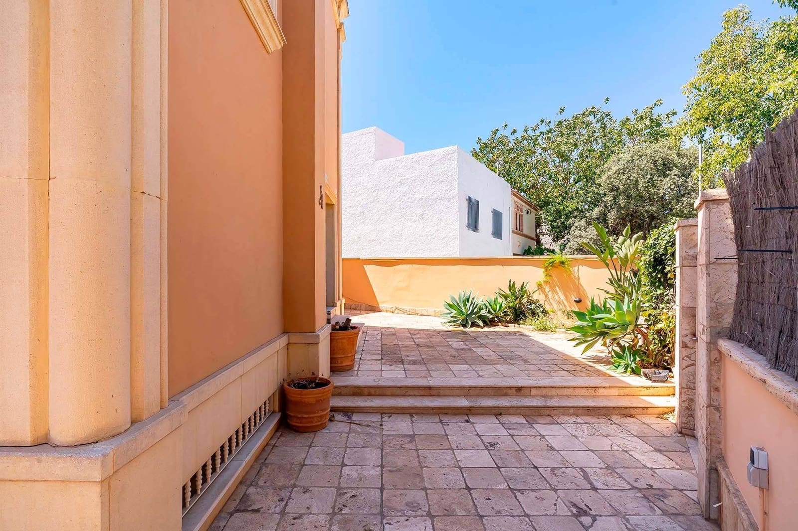 4 soveværelse Villa til salg i Almeria by med garage - € 690.000 (Ref: 9367486)