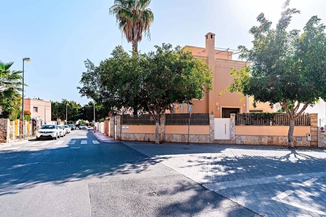 4 soveværelse Villa til salg i Almería by med garage - € 690.000 (Ref: 9367486)