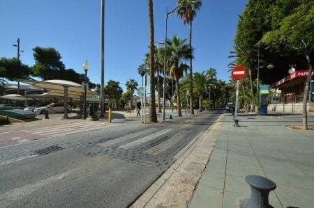 Erhverv til salg i Almeria by - € 210.000 (Ref: 9385574)