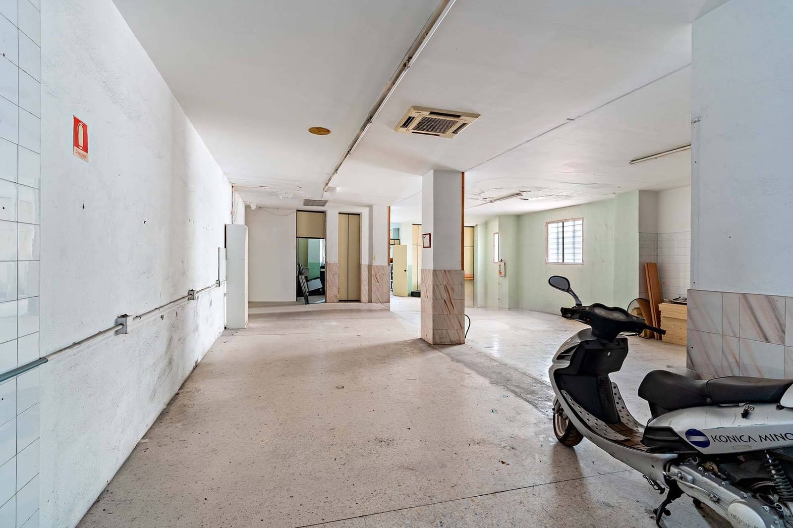 Erhverv til salg i Almeria by - € 210.000 (Ref: 9385574)