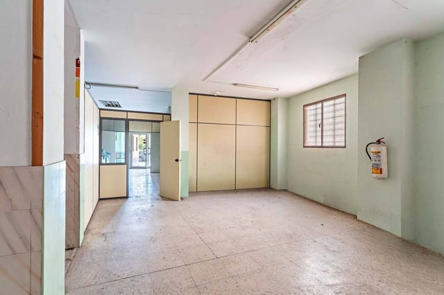 Erhverv til salg i Centro, Almería by - € 210.000 (Ref: 9385574)