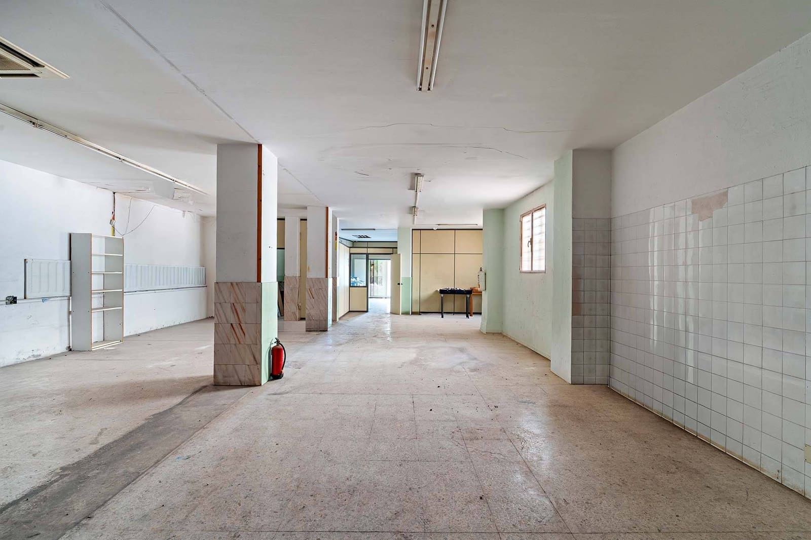 Erhverv til salg i Almeria by - € 210.000 (Ref: 9385574)