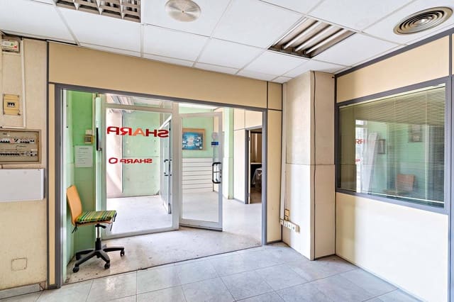 Erhverv til salg i Centro, Almería by - € 210.000 (Ref: 9385574)