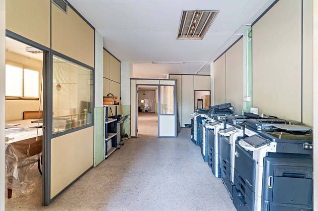 Erhverv til salg i Centro, Almería by - € 210.000 (Ref: 9385574)