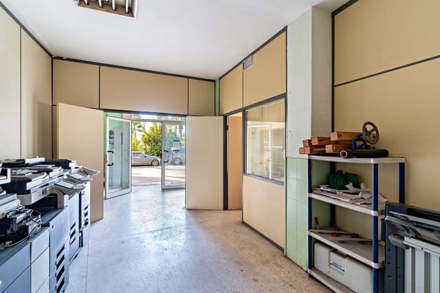 Erhverv til salg i Centro, Almería by - € 210.000 (Ref: 9385574)