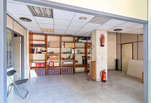 Erhverv til salg i Centro, Almería by - € 210.000 (Ref: 9385574)