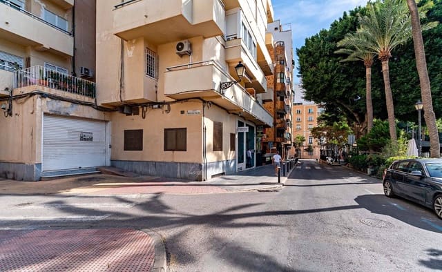 Erhverv til salg i Centro, Almería by - € 210.000 (Ref: 9385574)